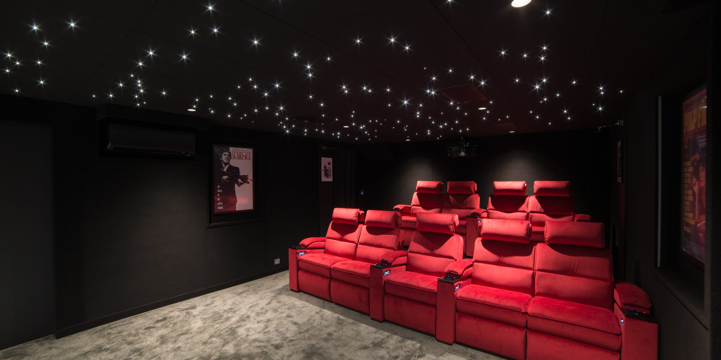 Salle de cinéma privée réalisée par Ocinema
