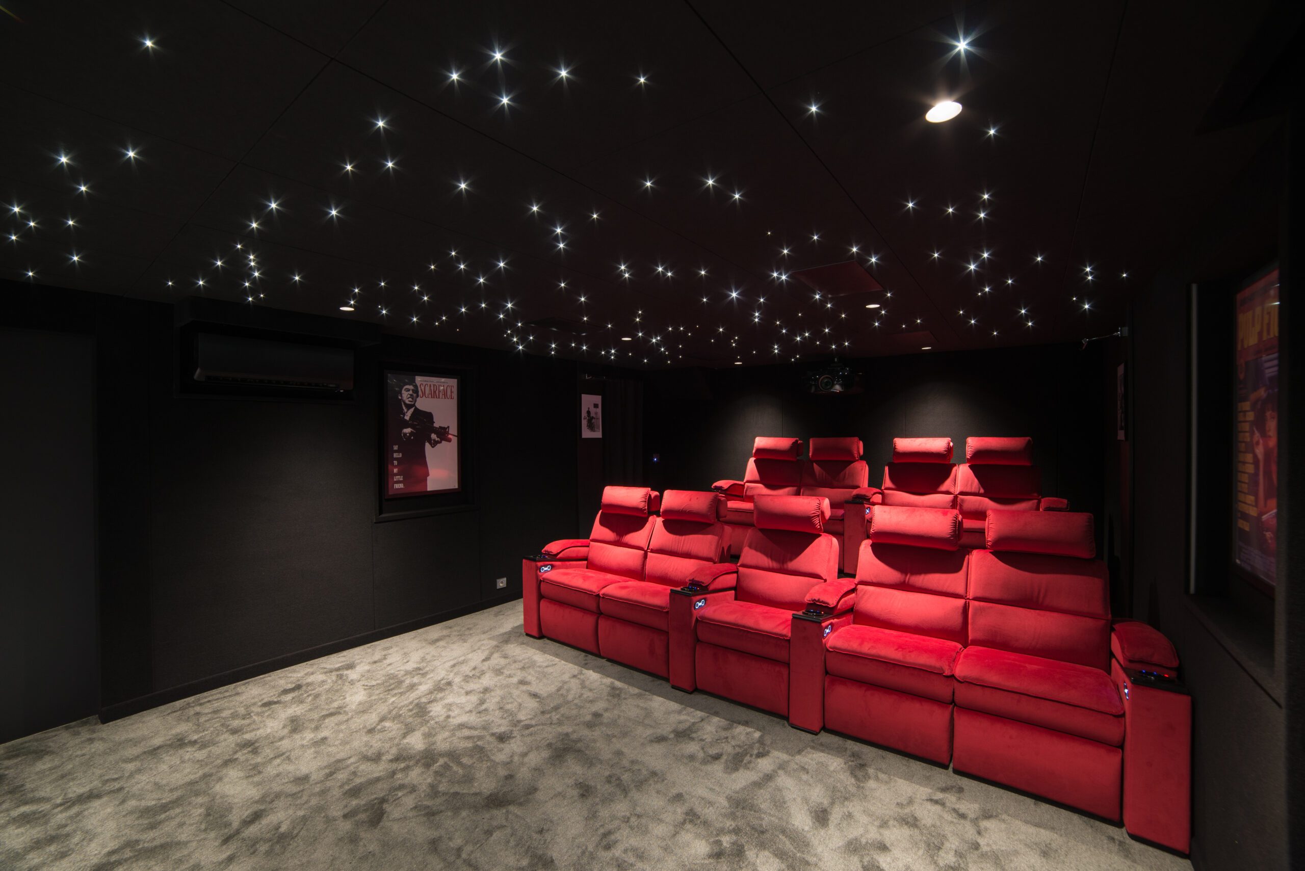 Salle de cinéma privée réalisée par Ocinema