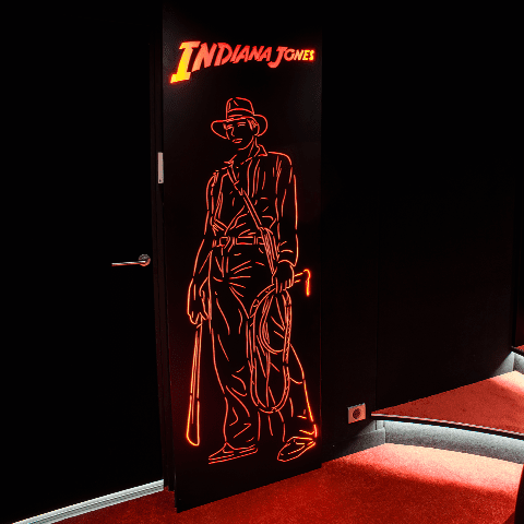 Panneau décoratif à LED rouge Indiana Jones pour salle de cinéma privée