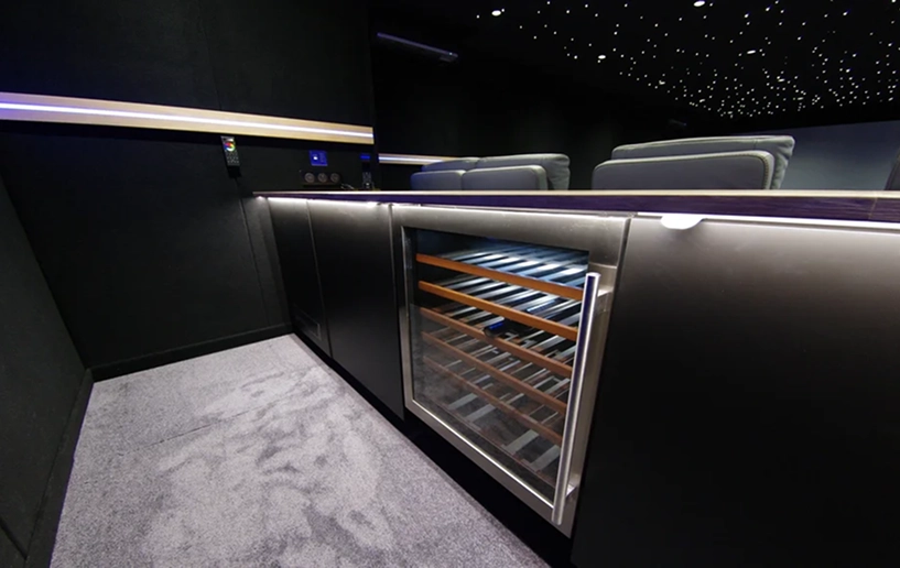 Bar in een luxe en design privébioscoop door ocinéma