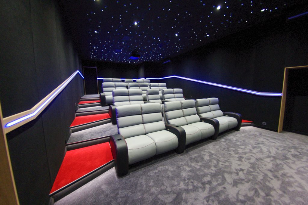 Salle de cinéma privée en Guinée Conakry