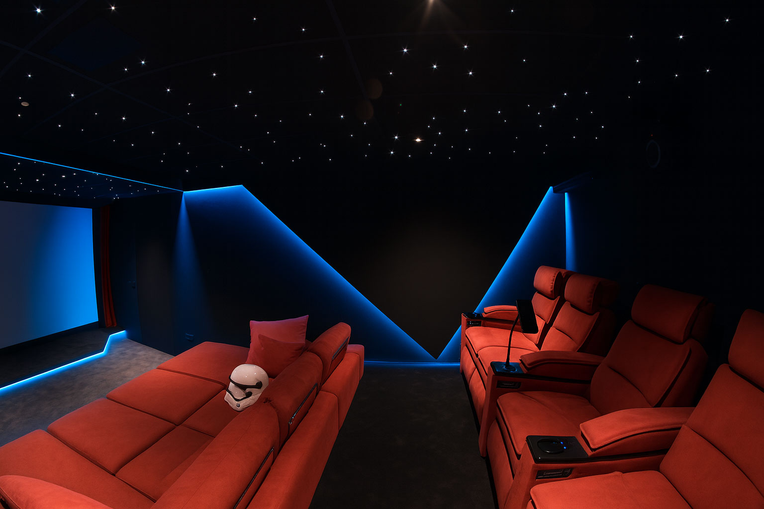 Private cinema room in Lesches