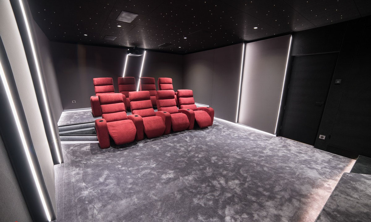 Traitement acoustique ÉPIDAURE dans une salle cinéma privée en Normandie