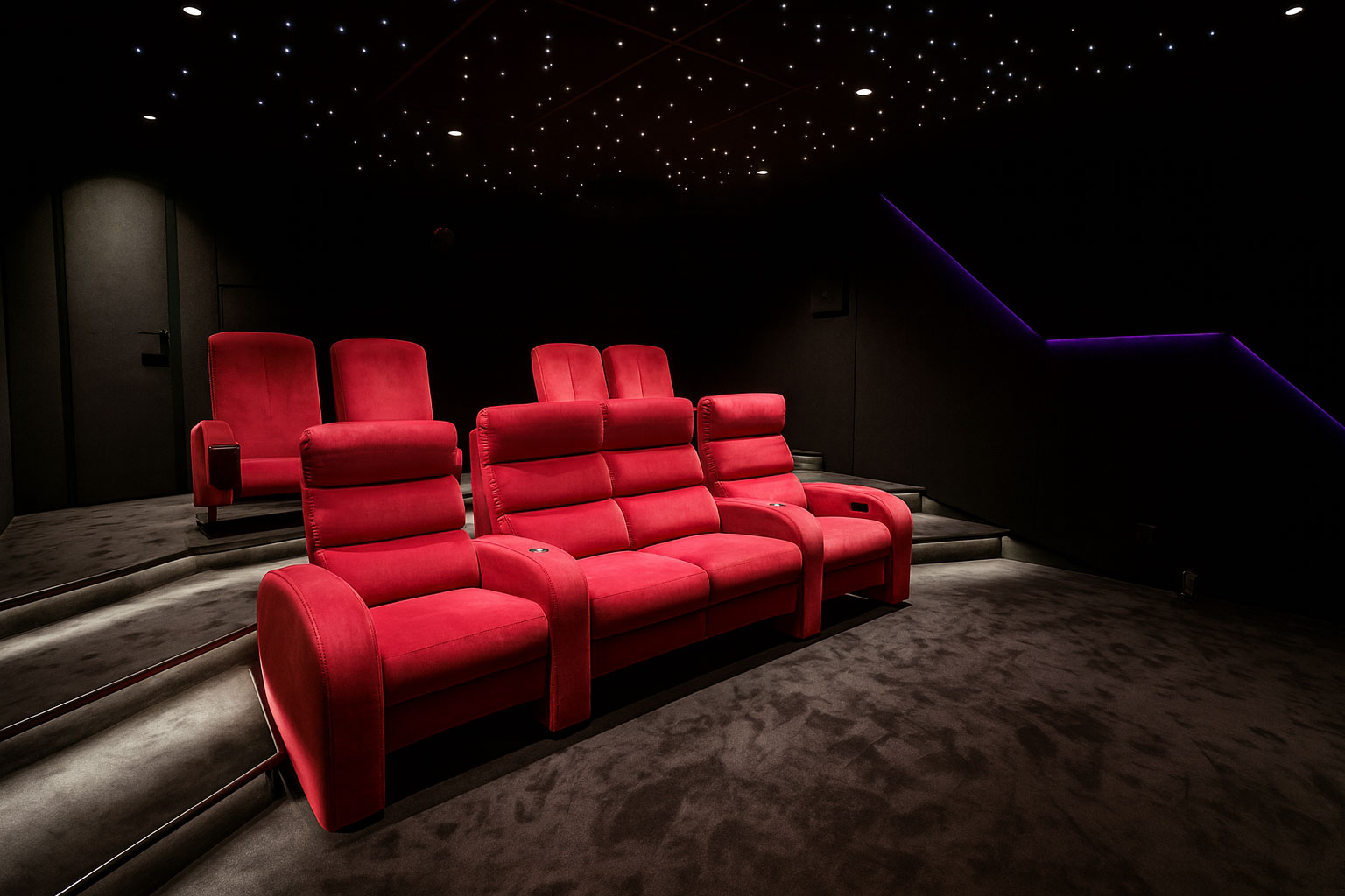 Fauteuils relax installés dans une salle cinéma privée en Haute-Savoie