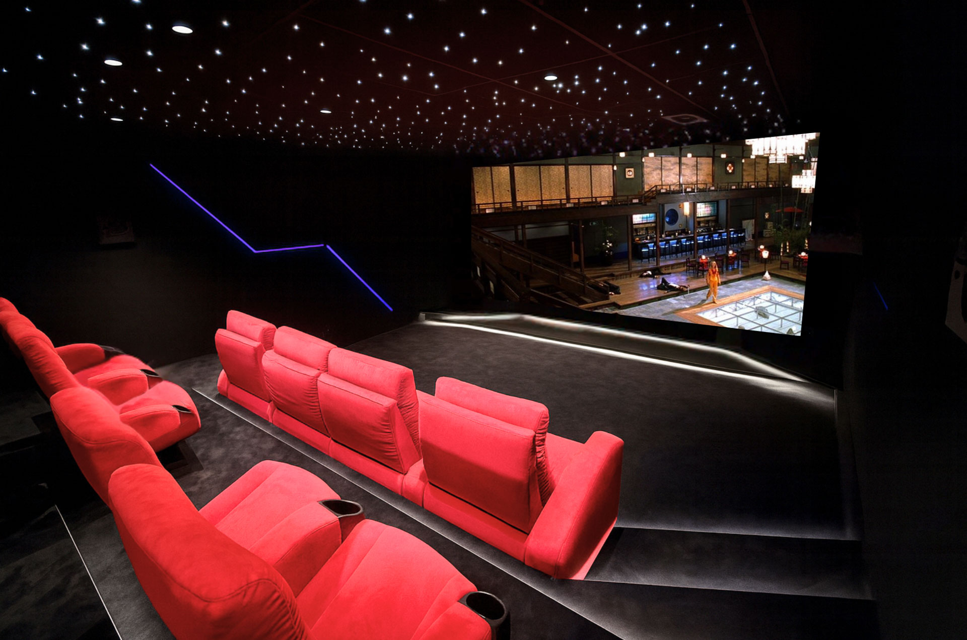 Écran ADEO 450 cm dans une salle cinéma privée en Haute-Savoie